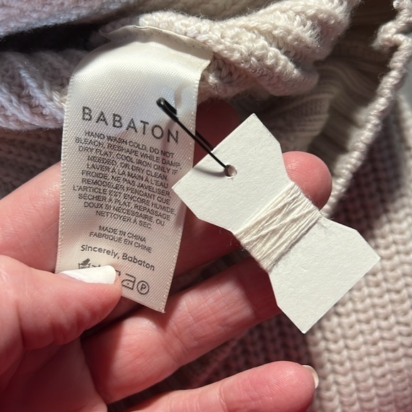 NWT Aritzia Babaton Grazia Matte Pearl  💯 Merino Wool Strong Shoulder Sweater M - Picture 13 of 16